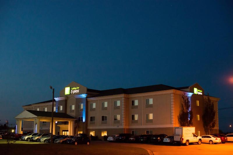 هتل Holiday Inn Express Devils Lake, An Ihg