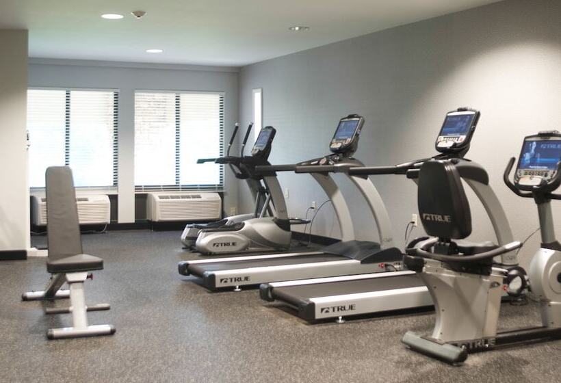 هتل Holiday Inn Express Hickory   Hickory Mart, An Ihg