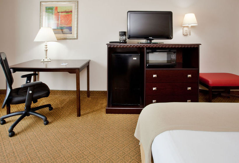 هتل Holiday Inn Express  And Suites Kinston