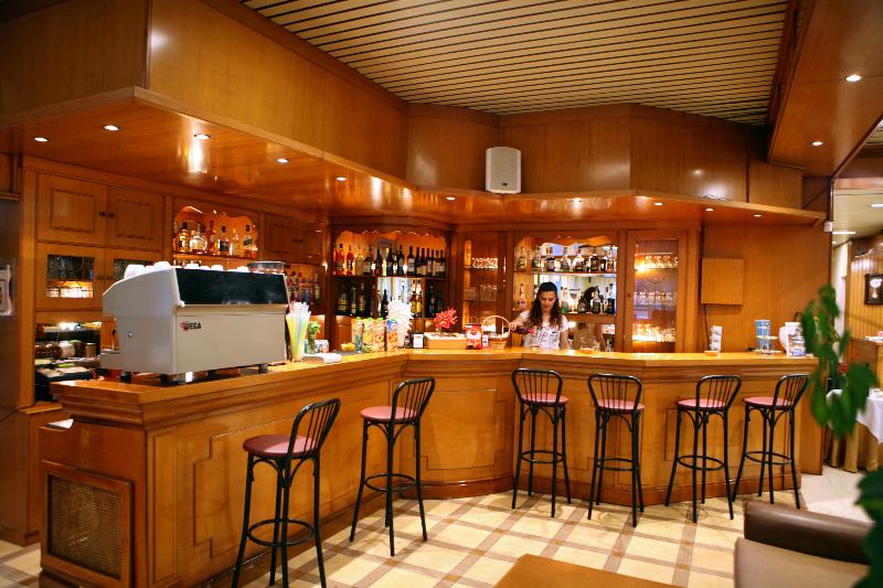 Отель Kalloni Bay