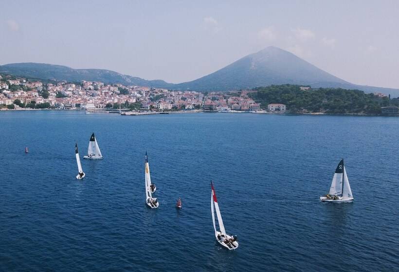 בית מלון כפרי Karalis City