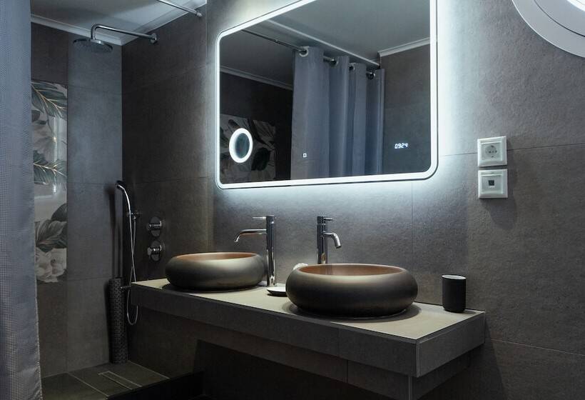 בית מלון כפרי Karalis City