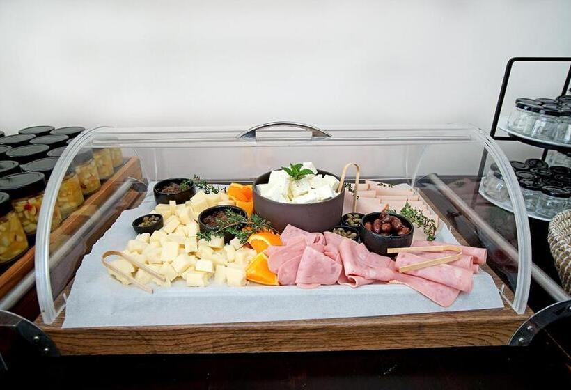 בית מלון כפרי Kyparissia Beach