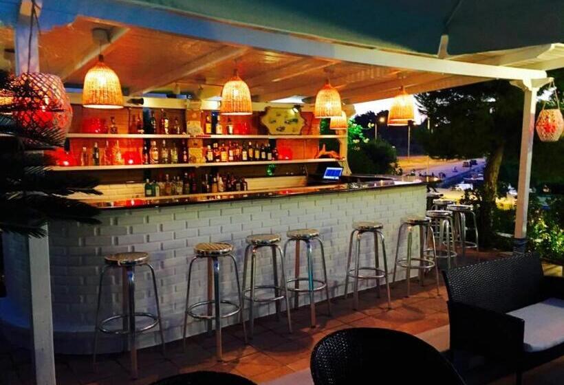 בית מלון כפרי Kyparissia Beach