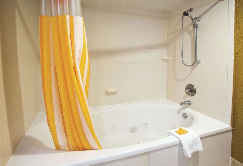 酒店 La Quinta Inn & Suites By Wyndham Hot Springs