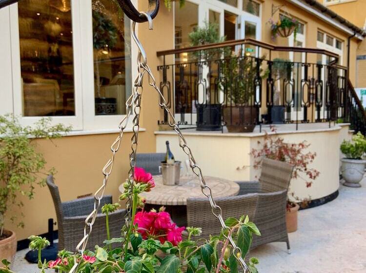 فندق St. Giles House