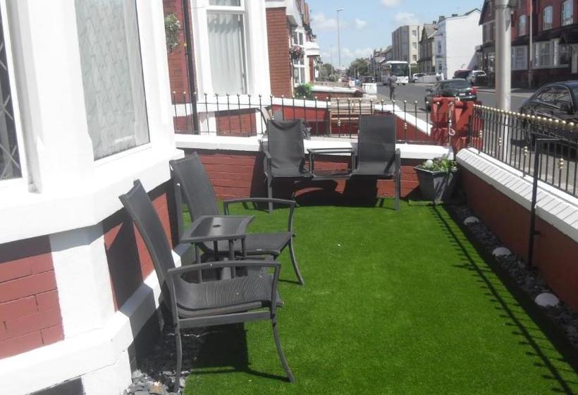 Отель The Park Villa