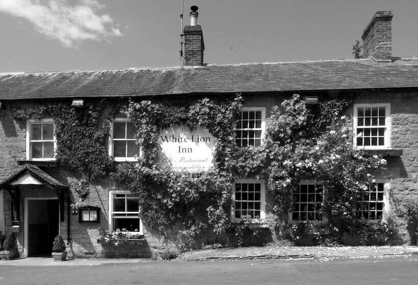 בית מלון כפרי The White Lion Inn
