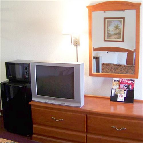 בית מלון כפרי Travelodge Oklahoma City Airport