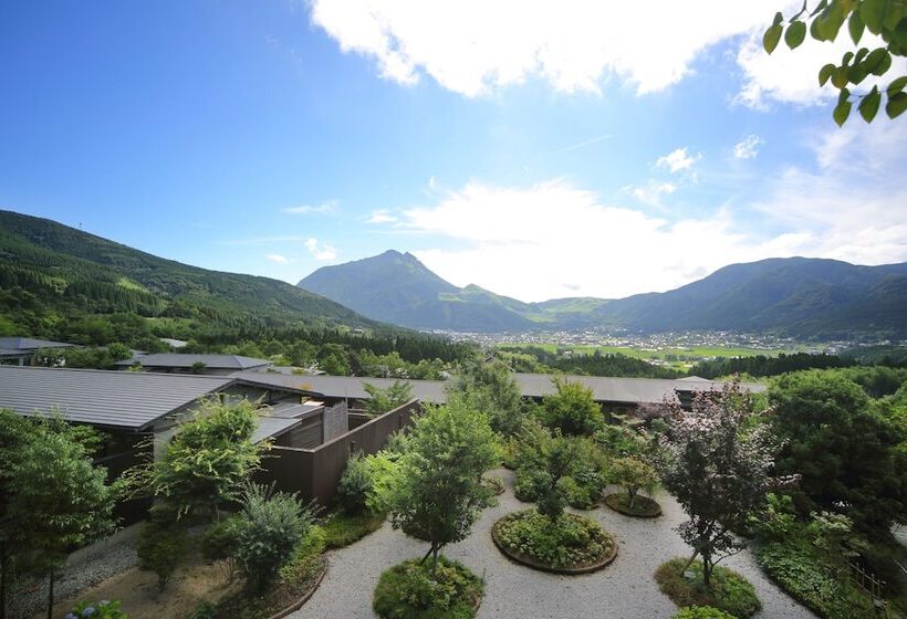 Отель Asagirinomieru Yado Yufuin Hanayoshi