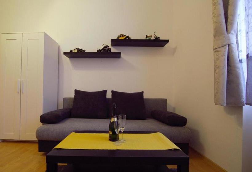 Interflat Hostel & Apartments