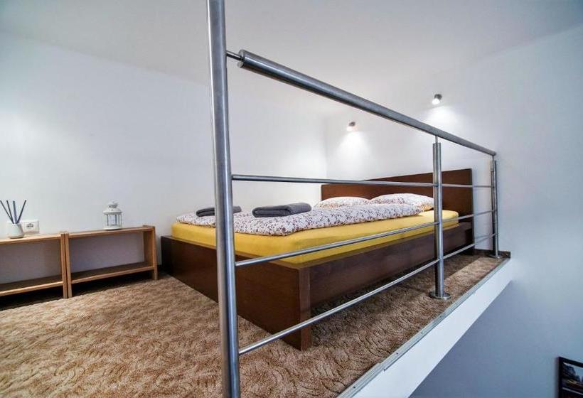 Interflat Hostel & Apartments