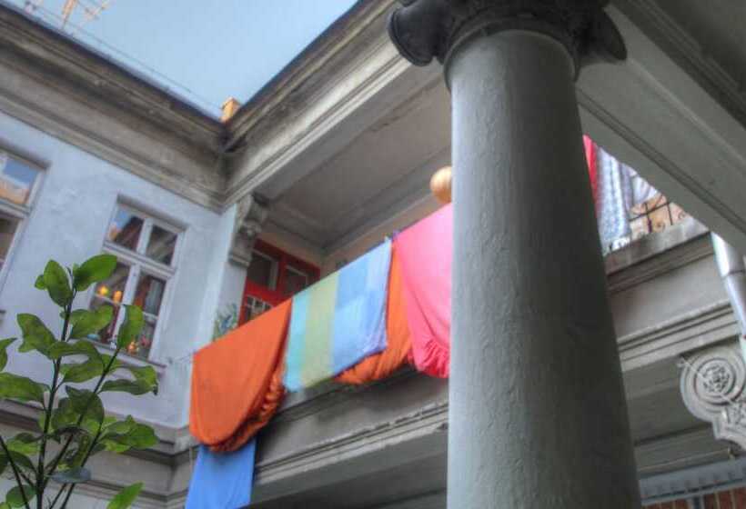 Lavender Circus Hostel, Doubles & Ensuites