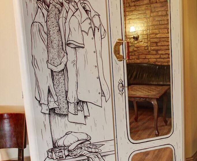 Lavender Circus Hostel, Doubles & Ensuites