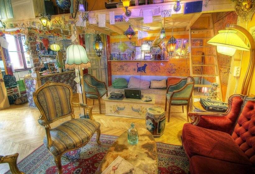 Lavender Circus Hostel, Doubles & Ensuites