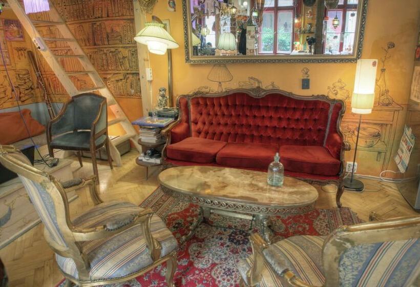 Lavender Circus Hostel, Doubles & Ensuites