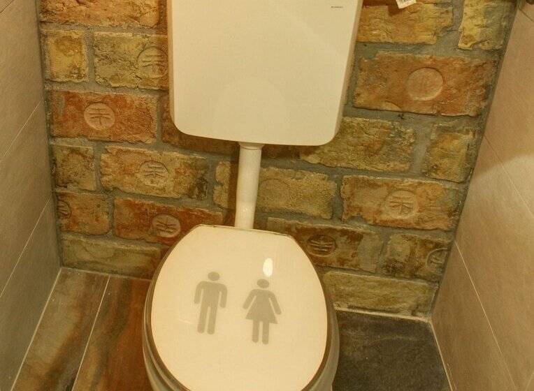 Lavender Circus Hostel, Doubles & Ensuites