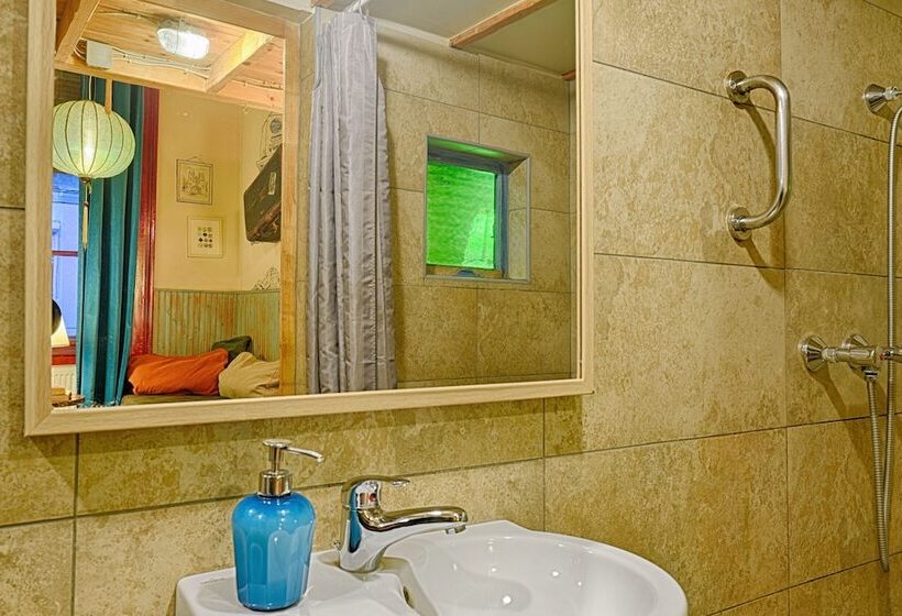 Lavender Circus Hostel, Doubles & Ensuites