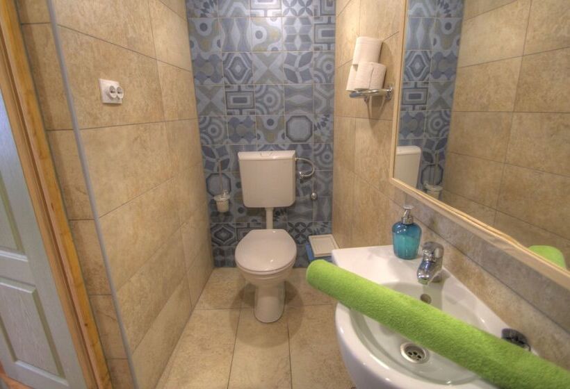 Lavender Circus Hostel, Doubles & Ensuites