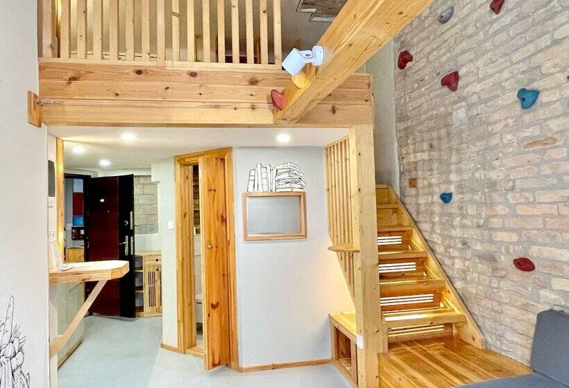 Lavender Circus Hostel, Doubles & Ensuites