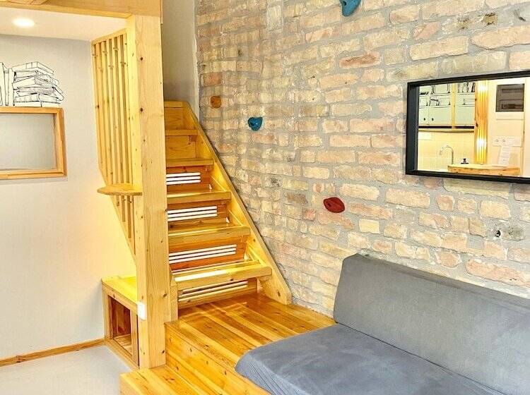 Lavender Circus Hostel, Doubles & Ensuites