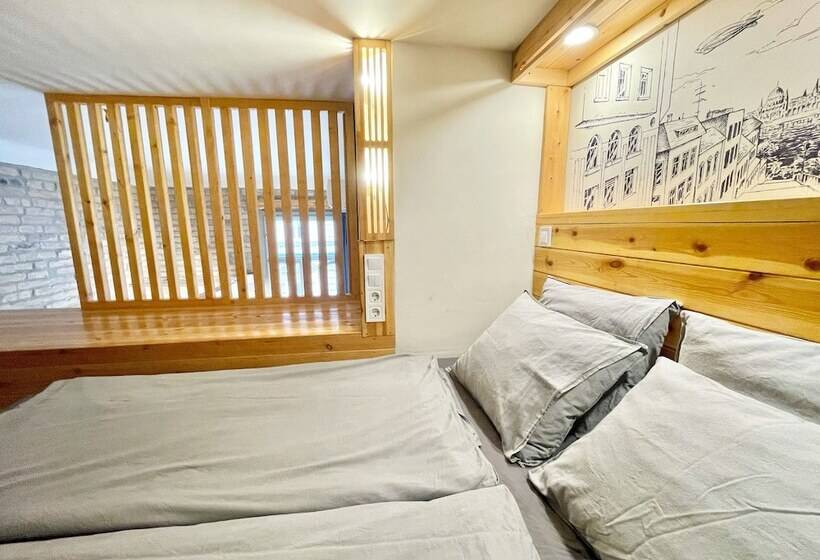 Lavender Circus Hostel, Doubles & Ensuites