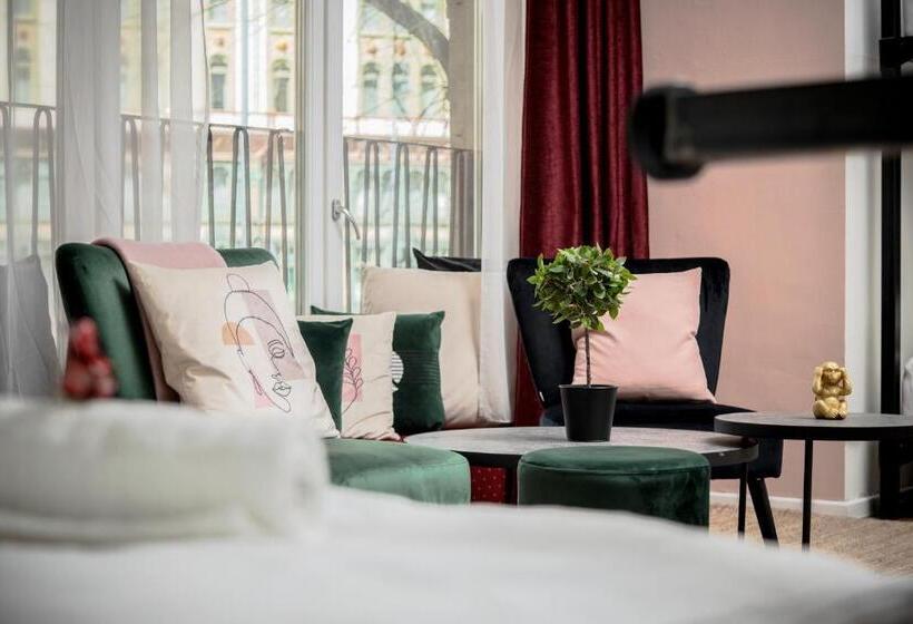 簡易ホテル Maverick Ensuites