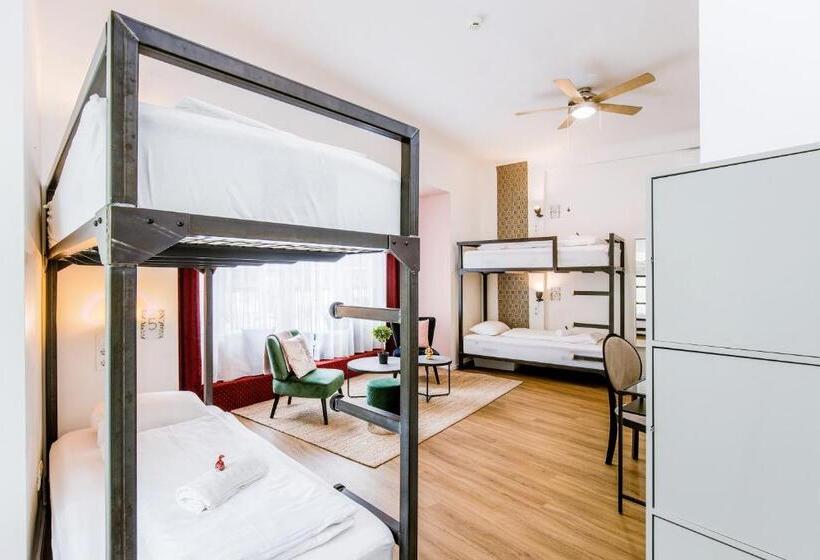 簡易ホテル Maverick Ensuites