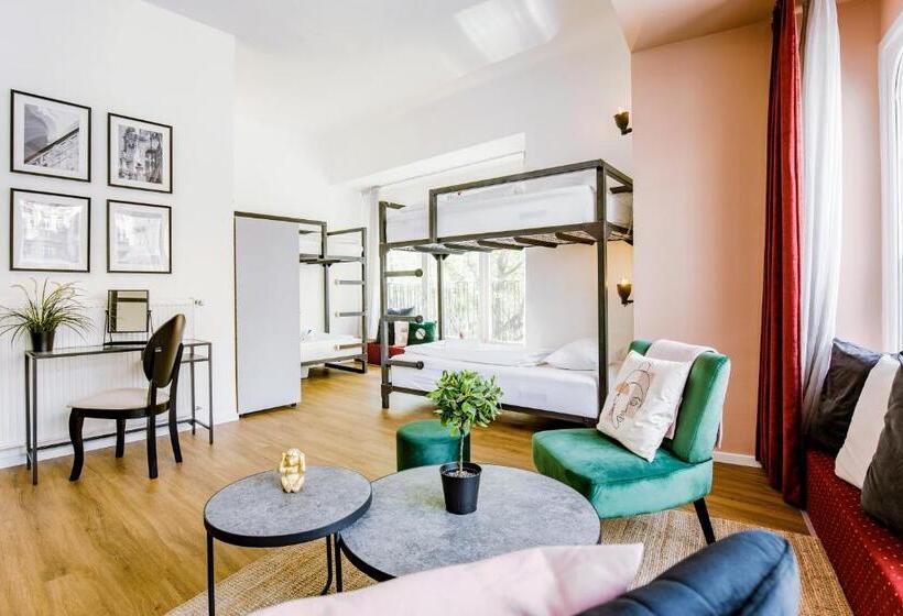 簡易ホテル Maverick Ensuites