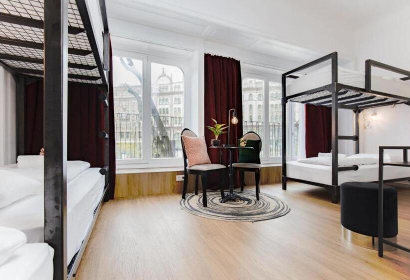 簡易ホテル Maverick Ensuites