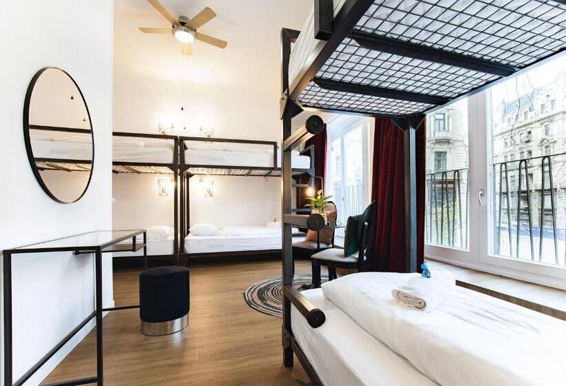 簡易ホテル Maverick Ensuites