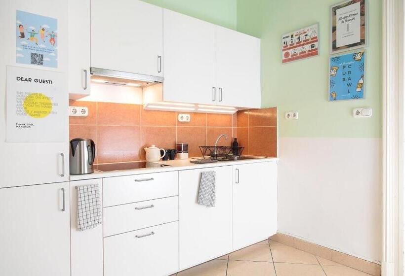 簡易ホテル Maverick Ensuites