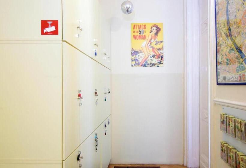 簡易ホテル Maverick Ensuites