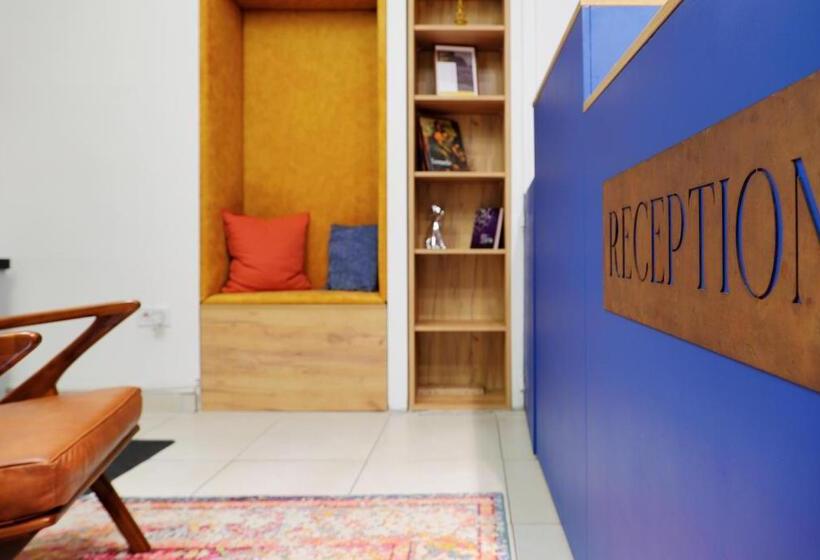 簡易ホテル Maverick Ensuites