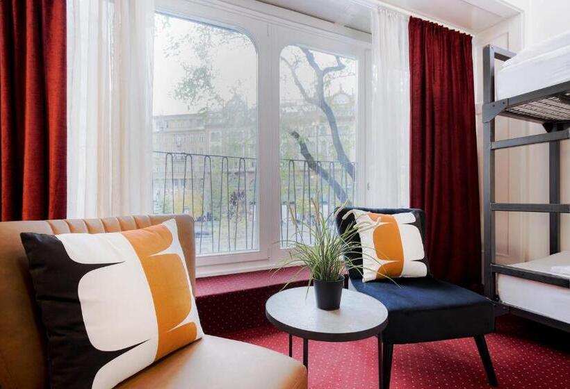 簡易ホテル Maverick Ensuites