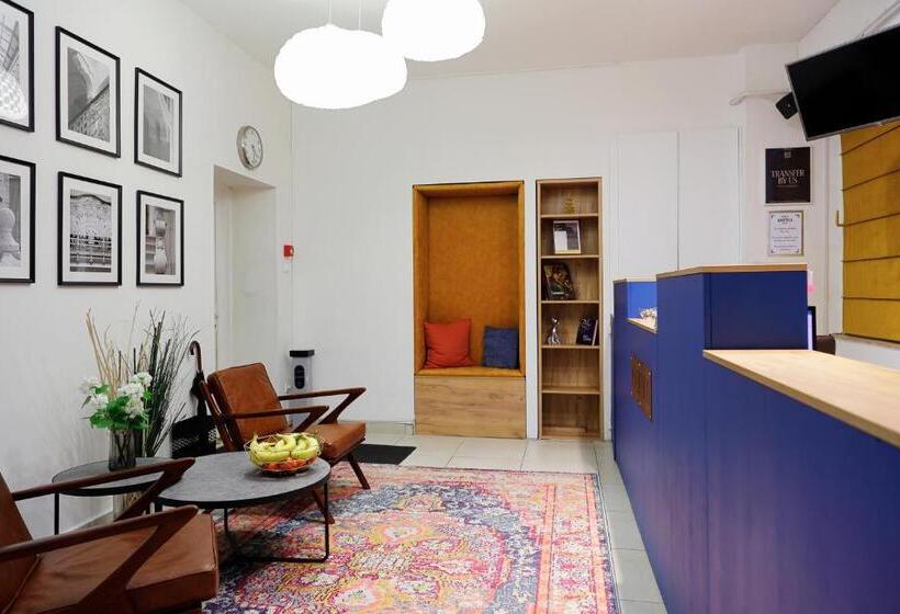 簡易ホテル Maverick Ensuites