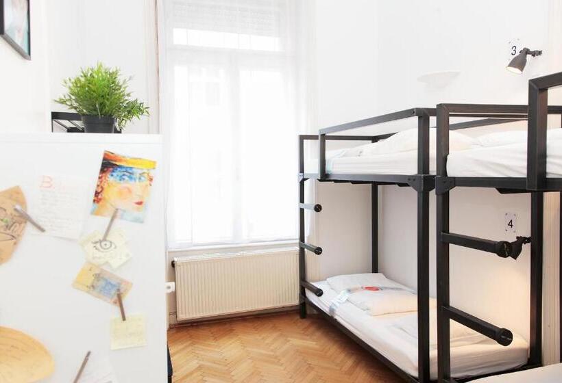 簡易ホテル Maverick Ensuites