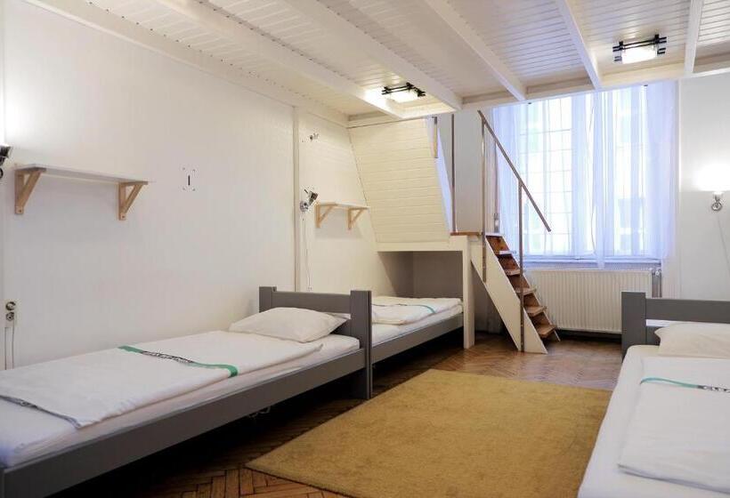 簡易ホテル Maverick Ensuites