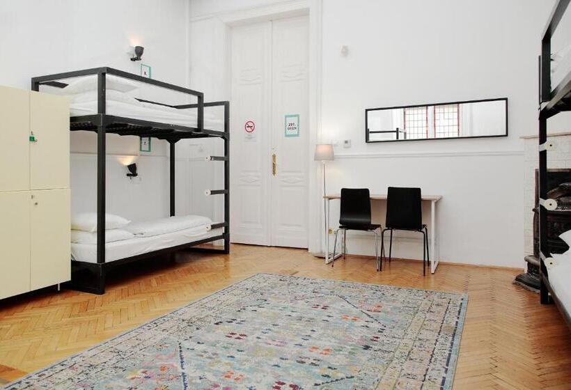 簡易ホテル Maverick Ensuites