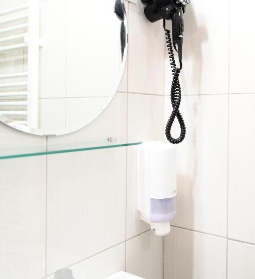 簡易ホテル Maverick Ensuites