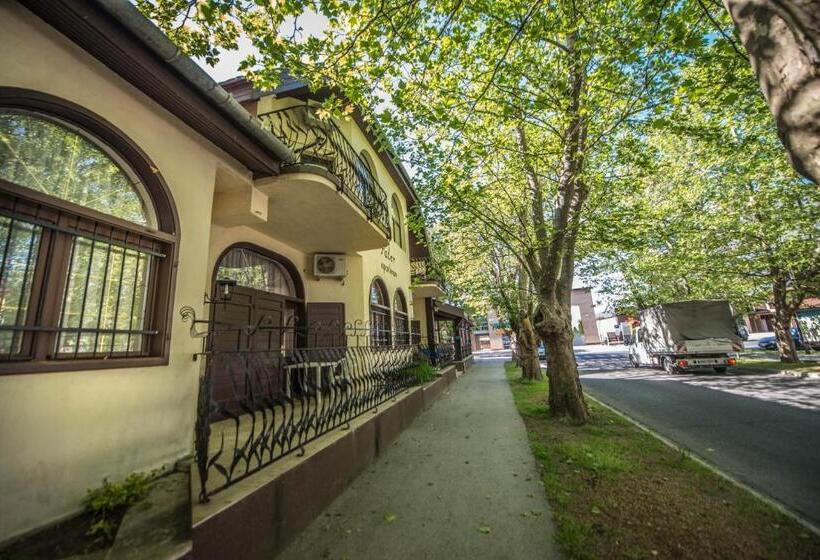 Pater Apartments And Rooms