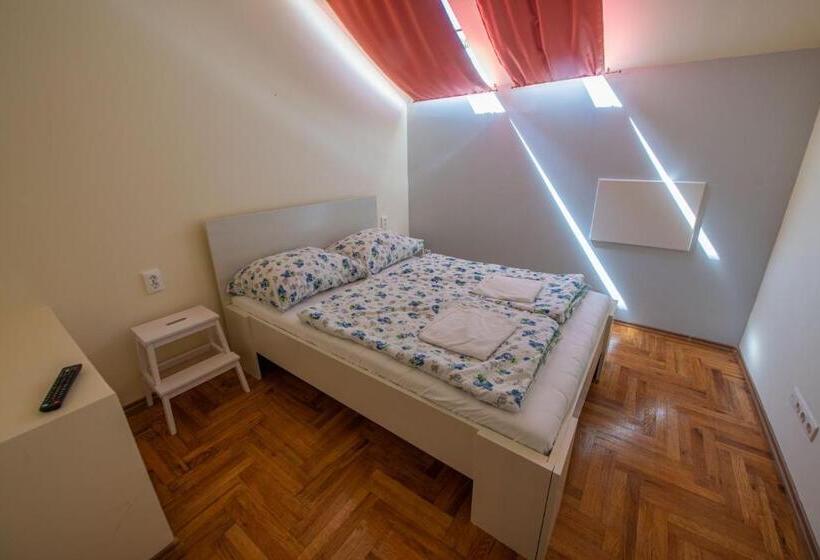 Pater Apartments And Rooms