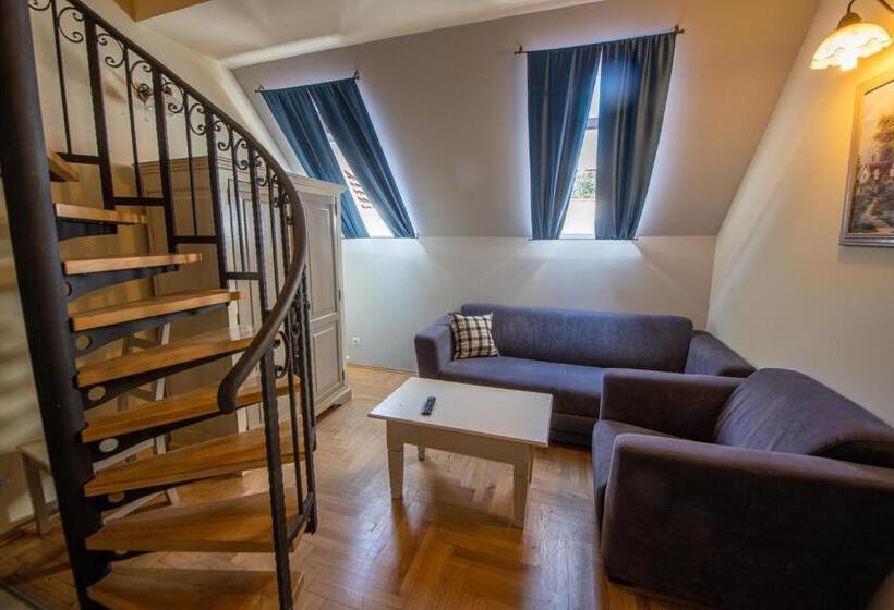 Pater Apartments And Rooms