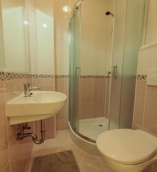 Pater Apartments And Rooms