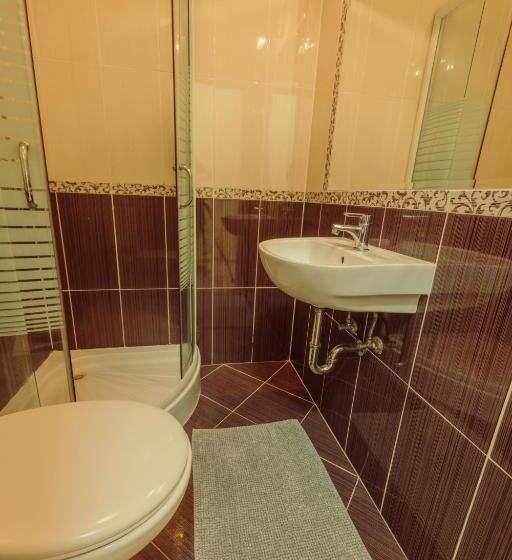 Pater Apartments And Rooms