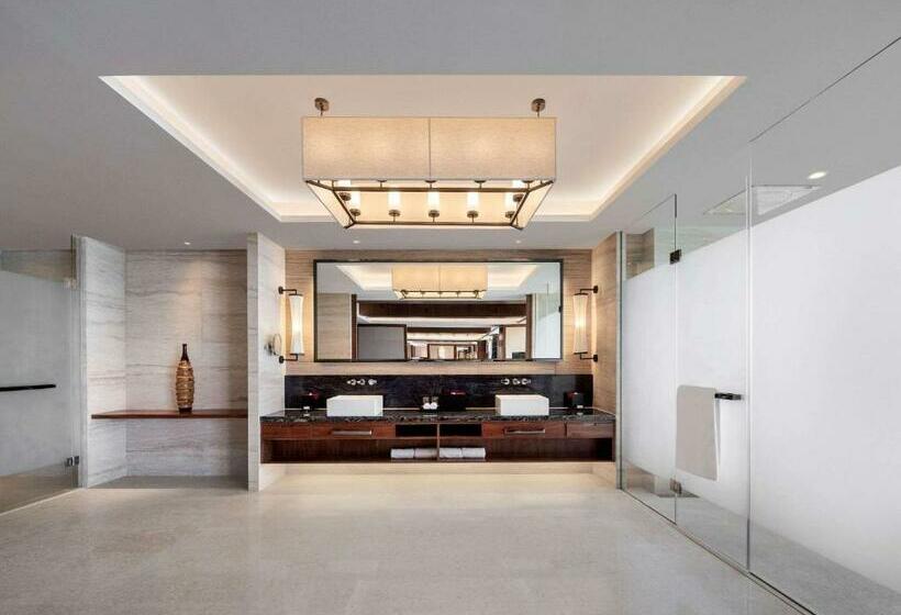 Pullman Oceanview Sanya Bay Resort & Spa