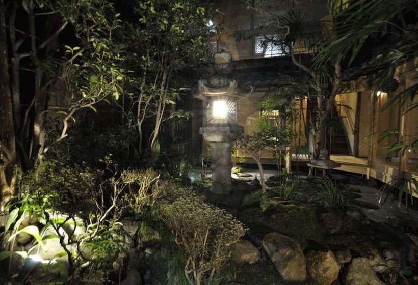 ریوکان Izuyasu Traditional Kyoto Inn Serving Kyoto Cuisine