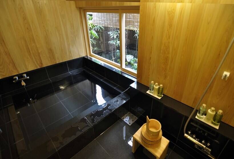 ریوکان Izuyasu Traditional Kyoto Inn Serving Kyoto Cuisine