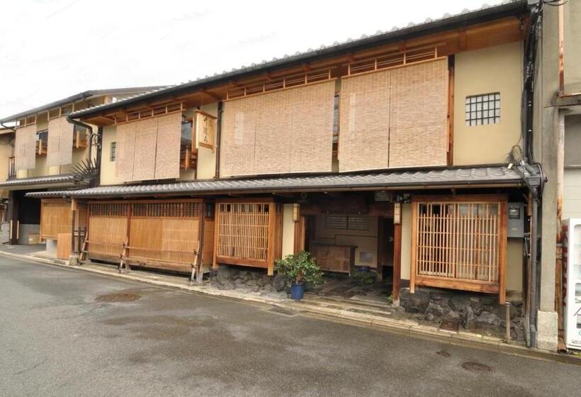 ریوکان Izuyasu Traditional Kyoto Inn Serving Kyoto Cuisine