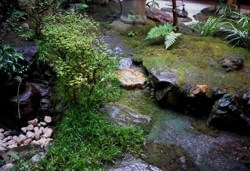 ریوکان Izuyasu Traditional Kyoto Inn Serving Kyoto Cuisine